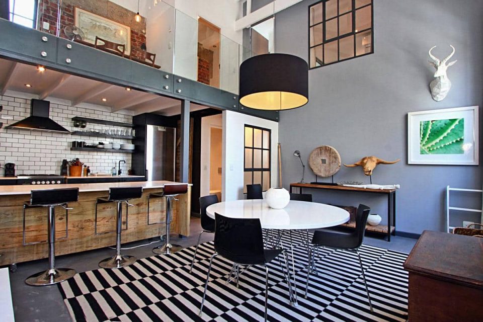 Bandar Place - Dining & kitchen area