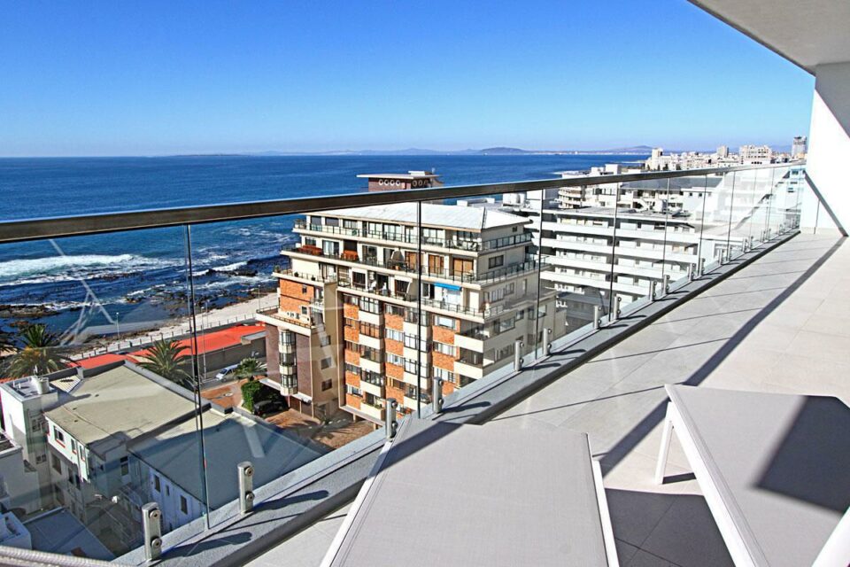 Fairmont 1001 - Balcony Side View