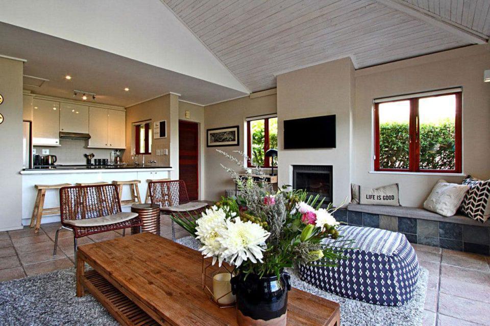 Mountain Lodge - Living & Kitchen area