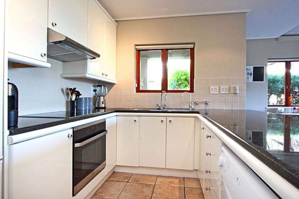 Mountain Lodge - Kitchen