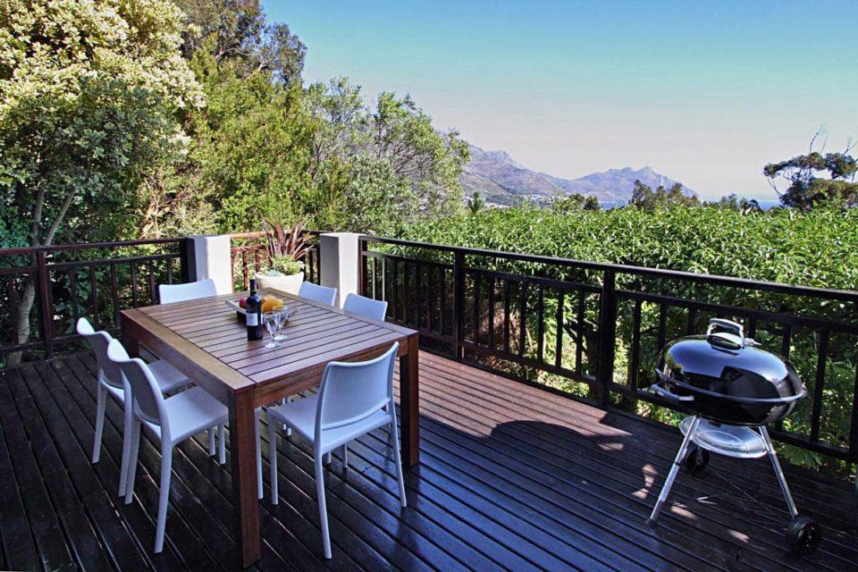 Mountain Lodge - Outdoor dining & BBQ