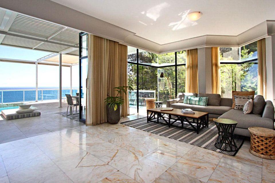 Odyssea Clifton - Living area