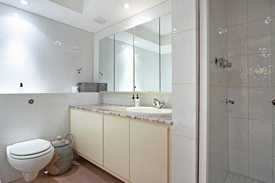 The Meadows - Second bathroom