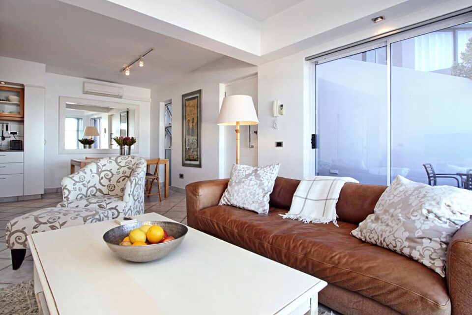Camps Bay Terrace Suite - Living area & entrance