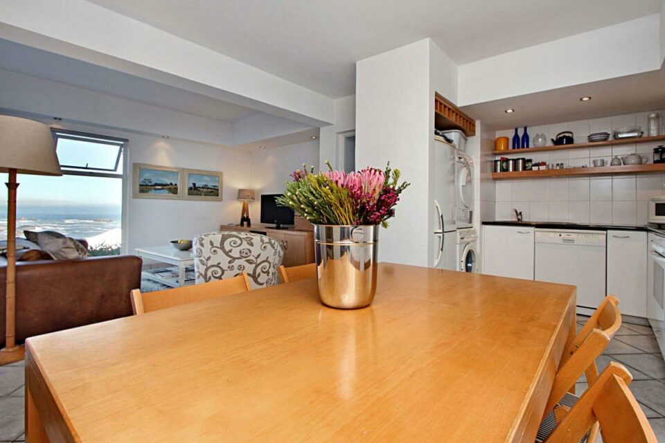 Camps Bay Terrace Suite - Dining table