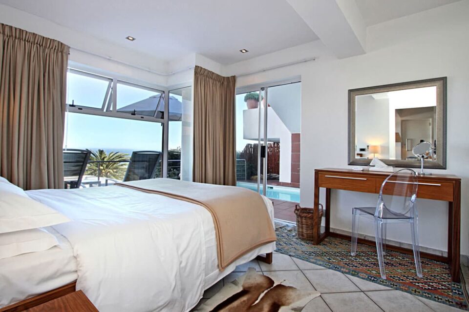 Camps Bay Terrace Suite - Master bedroom & view