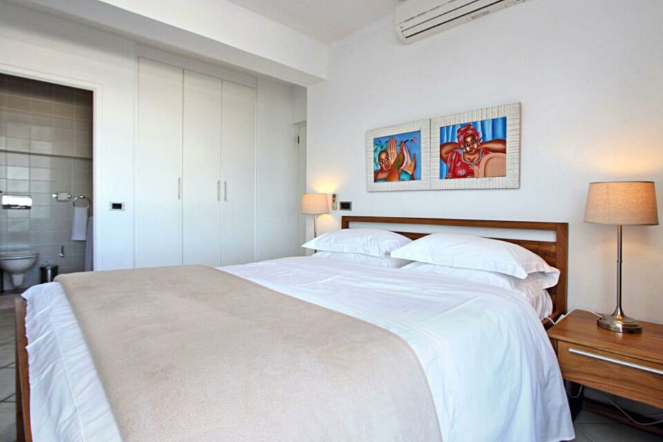 Camps Bay Terrace Suite - Master bedroom