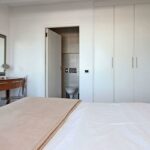 Camps Bay Terrace Suite - Master bedroom & en suite bathroom