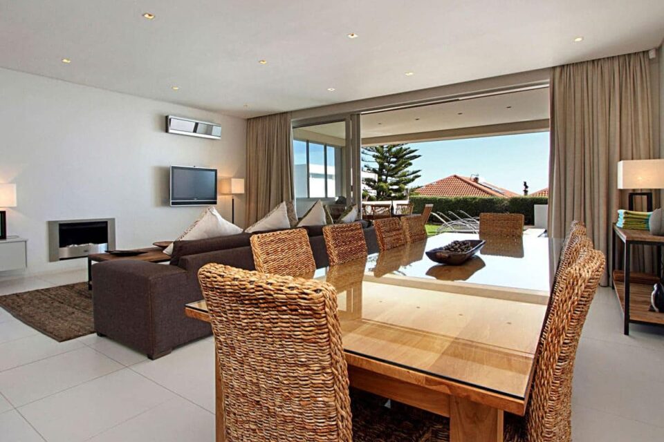 Cape Blue - Dining area