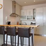 Cape Blue - Breakfast bar seating