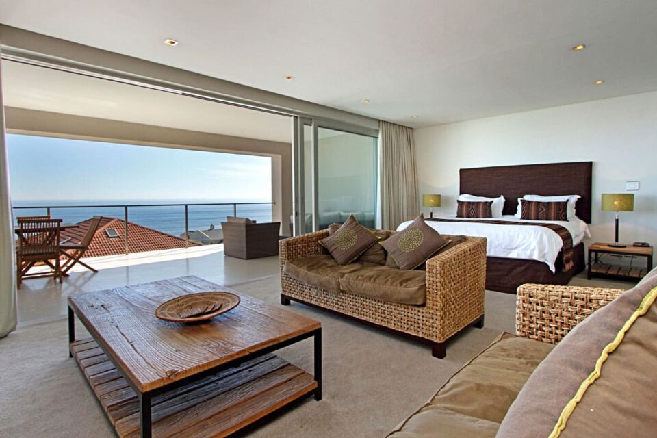 Cape Blue - Master bedroom & Balcony