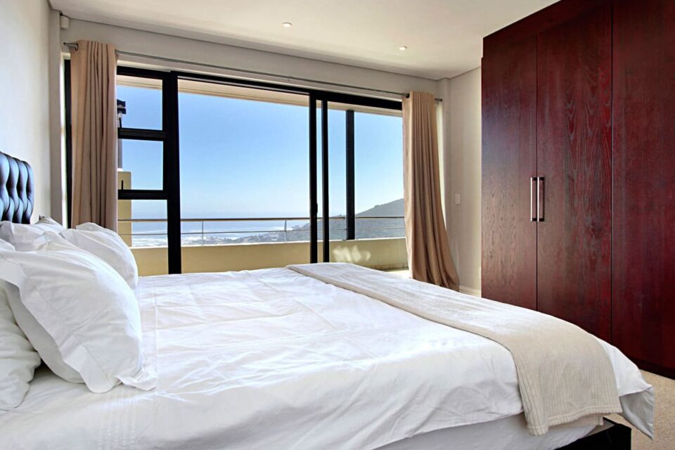 Medburn Views Penthouse - Second bedroom & Views