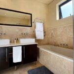 Medburn Views Penthouse - En-suite to master