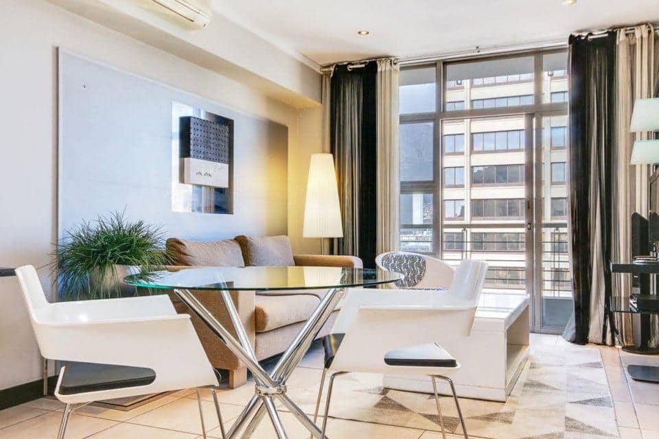 1700 Icon - Living & dining area