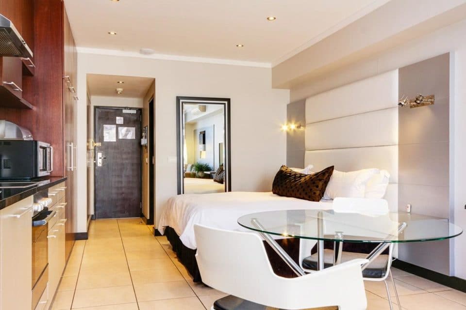 1700 Icon - Master bedroom