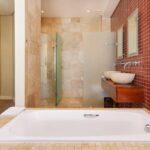 100 Geneva - En-suite to fourth bedroom