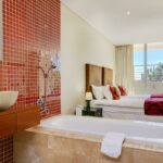 100 Geneva - En-suite to fifth bedroom