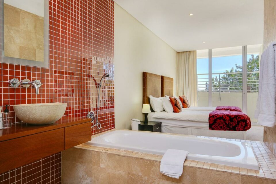 100 Geneva - En-suite to fifth bedroom