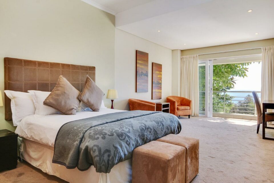 100 Geneva - Second bedroom