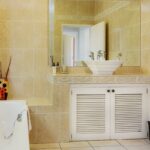 100 Geneva - Bathroom