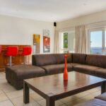 100 Geneva - Living & bar area