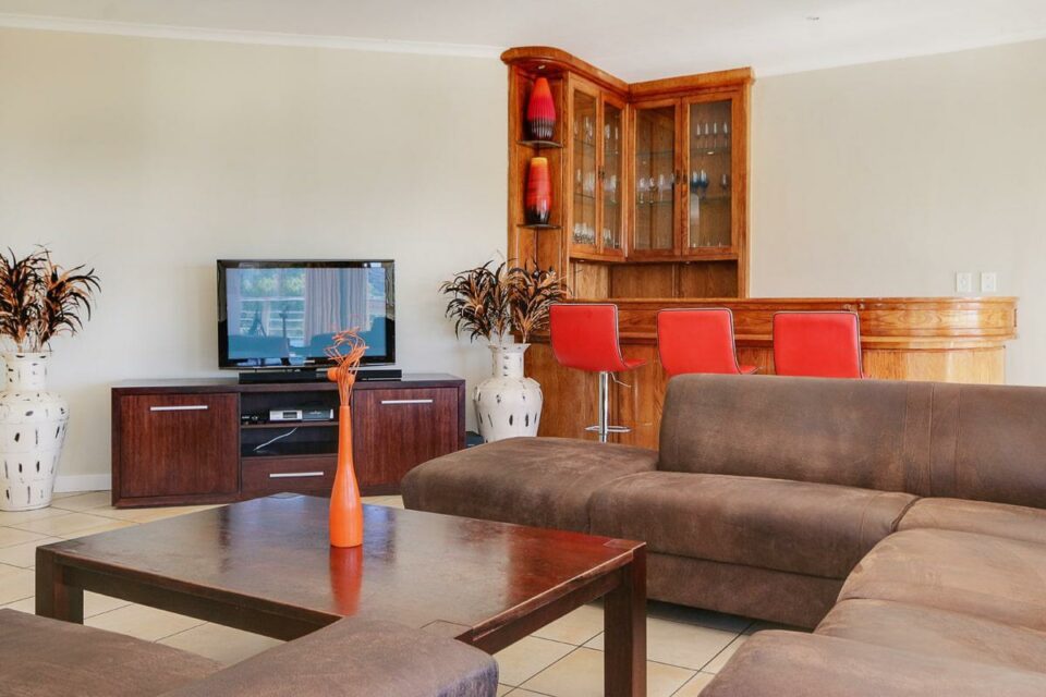 100 Geneva - Living area