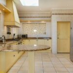 100 Geneva - Kitchen