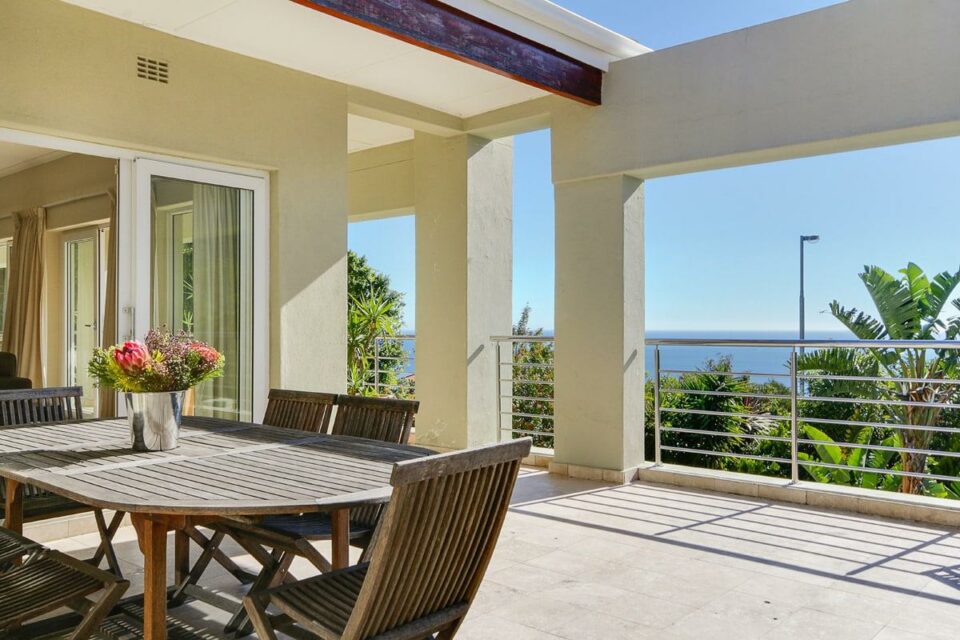 100 Geneva - Balcony with sea view