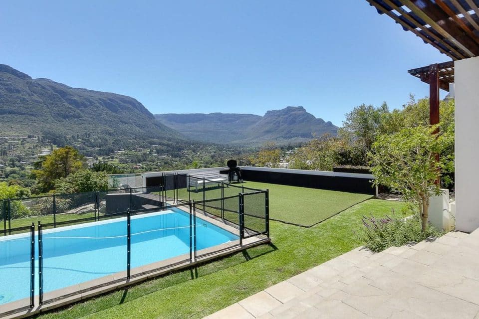 Oakwood Lane - Garden & Pool