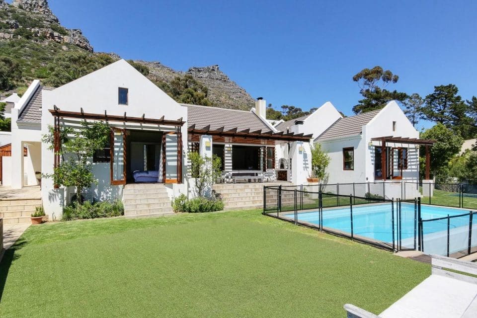 Oakwood Lane - Exterior garden & pool