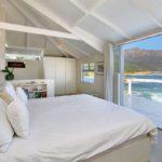48 Brook - Master bedroom with sea view