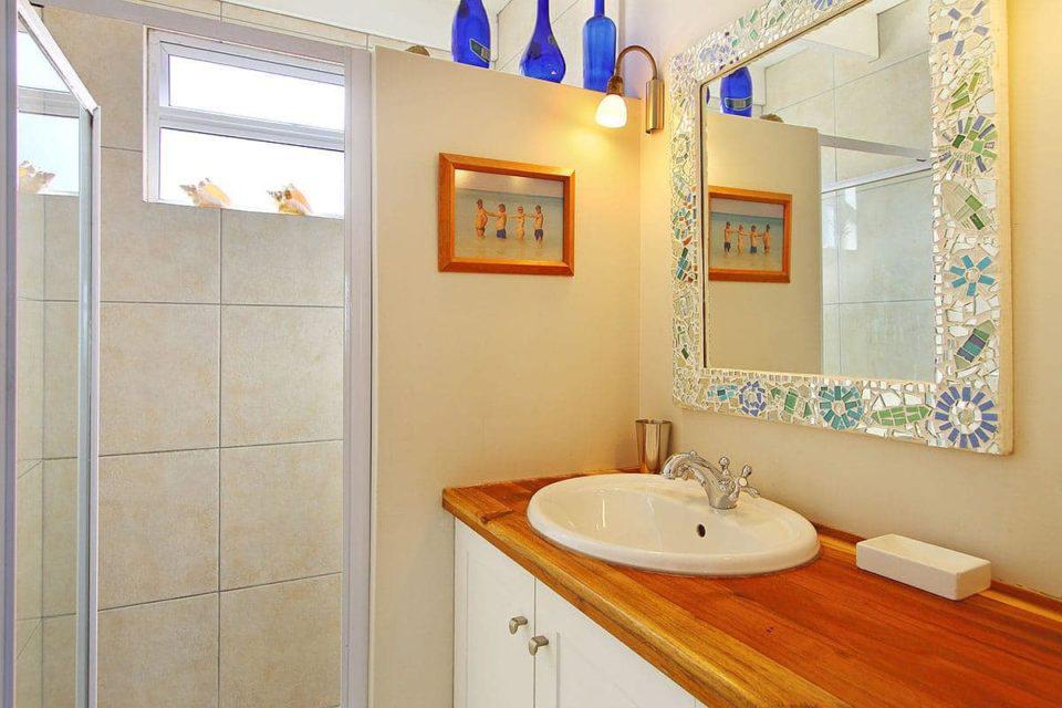 48 Brook - Bathroom with shower