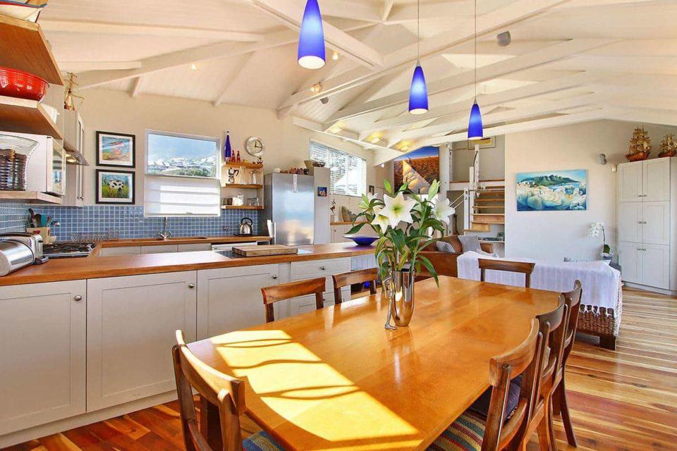 48 Brook - Dining area & kitchen