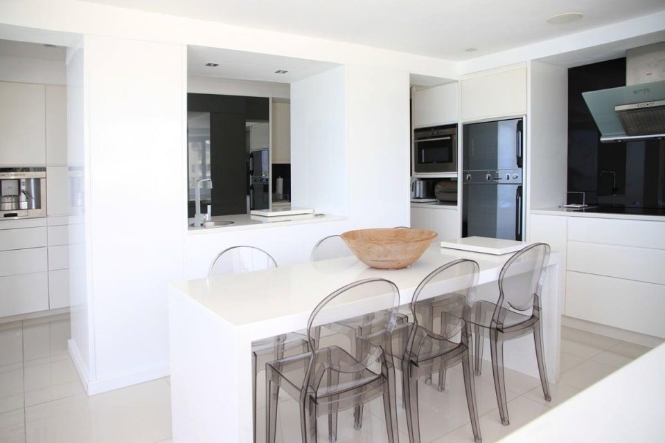 Aria - Dining & kitchen