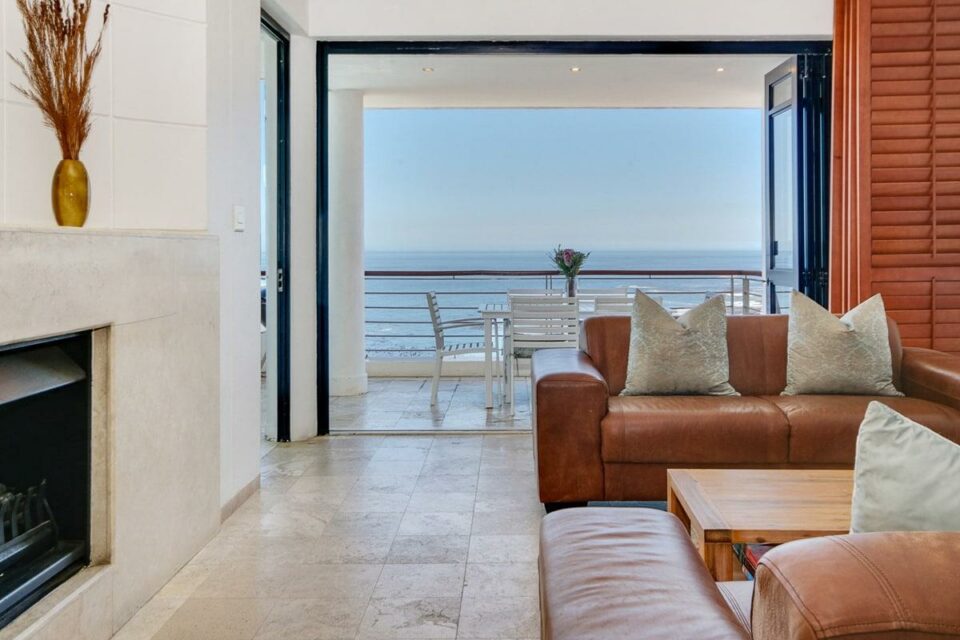 Bali Luxury Suite C - Living area & balcony