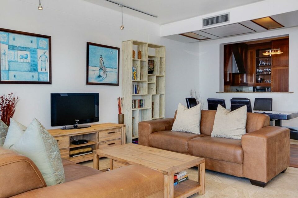 Bali Luxury Suite C - Living area & TV