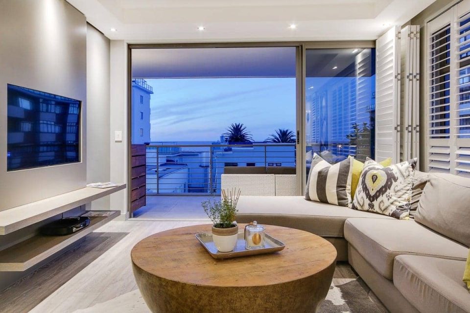 Fairmont 204 - Lounge full view