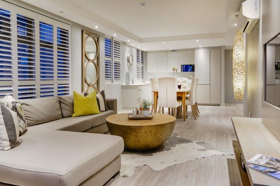 Fairmont 204 - Lounge with inside view