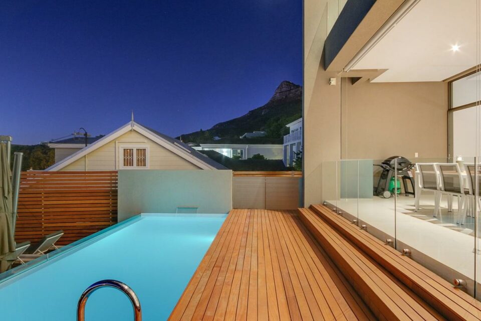 Harrier Place - Pool with Mountain View