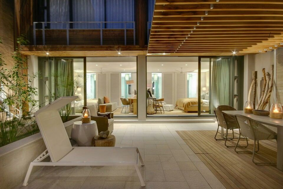 155 Waterkant - Courtyard with outdoor dining