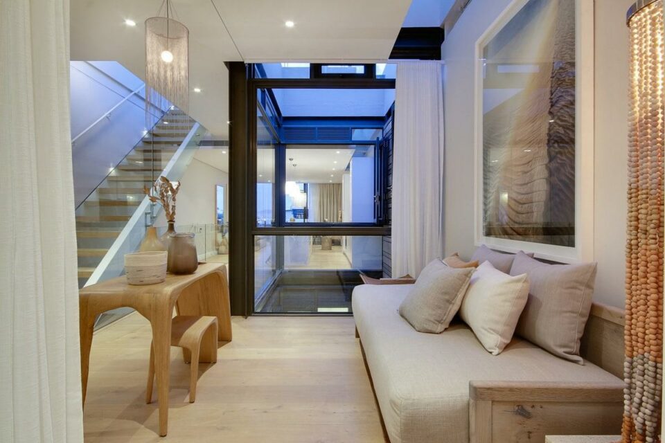 Loader A - Entrance hall & seating