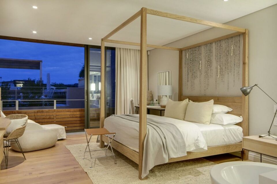 Loader A - Master bedroom