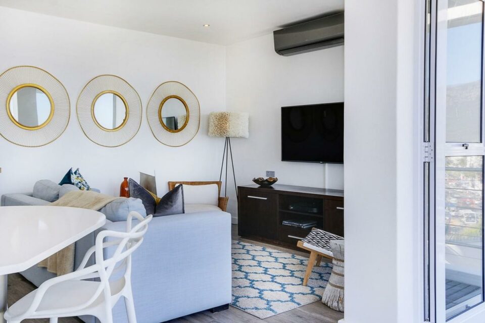 Modoco - Patio to Lounge