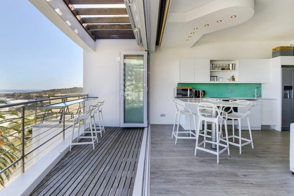 Modoco - Patio & Kitchen