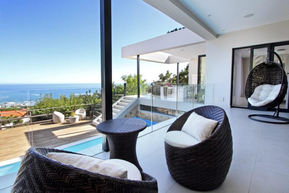 44 Hely - Balcony & view