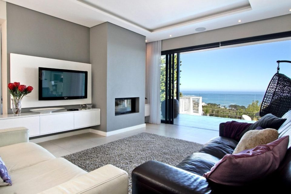 44 Hely - Living area & sea views