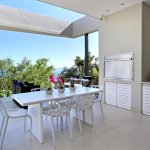 44 Hely - Outdoor dining & BBQ area