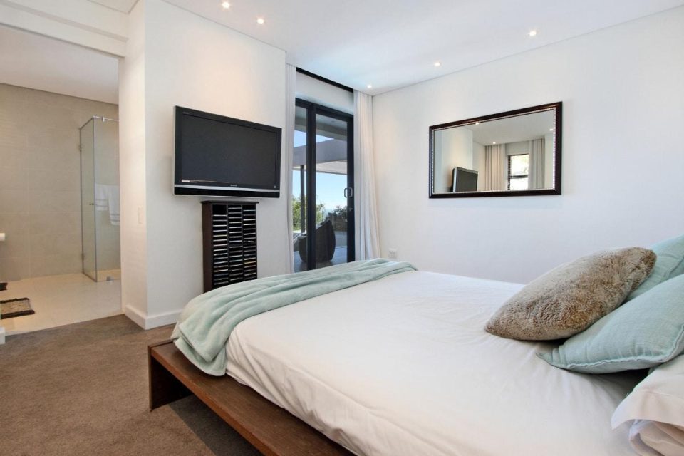 44 Hely - Second bedroom & TV