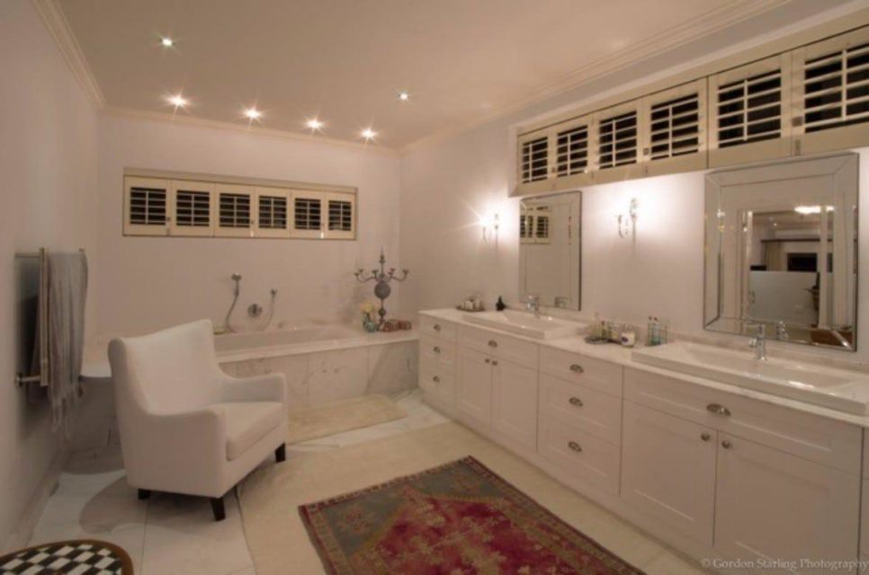 1-sunset-close-42940374