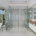 Hely Villa - Master bedroom en suite